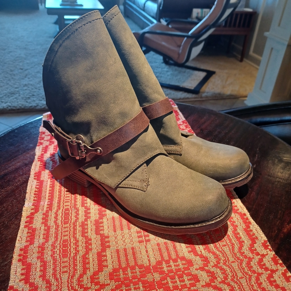 Boots size 39- Patrizia